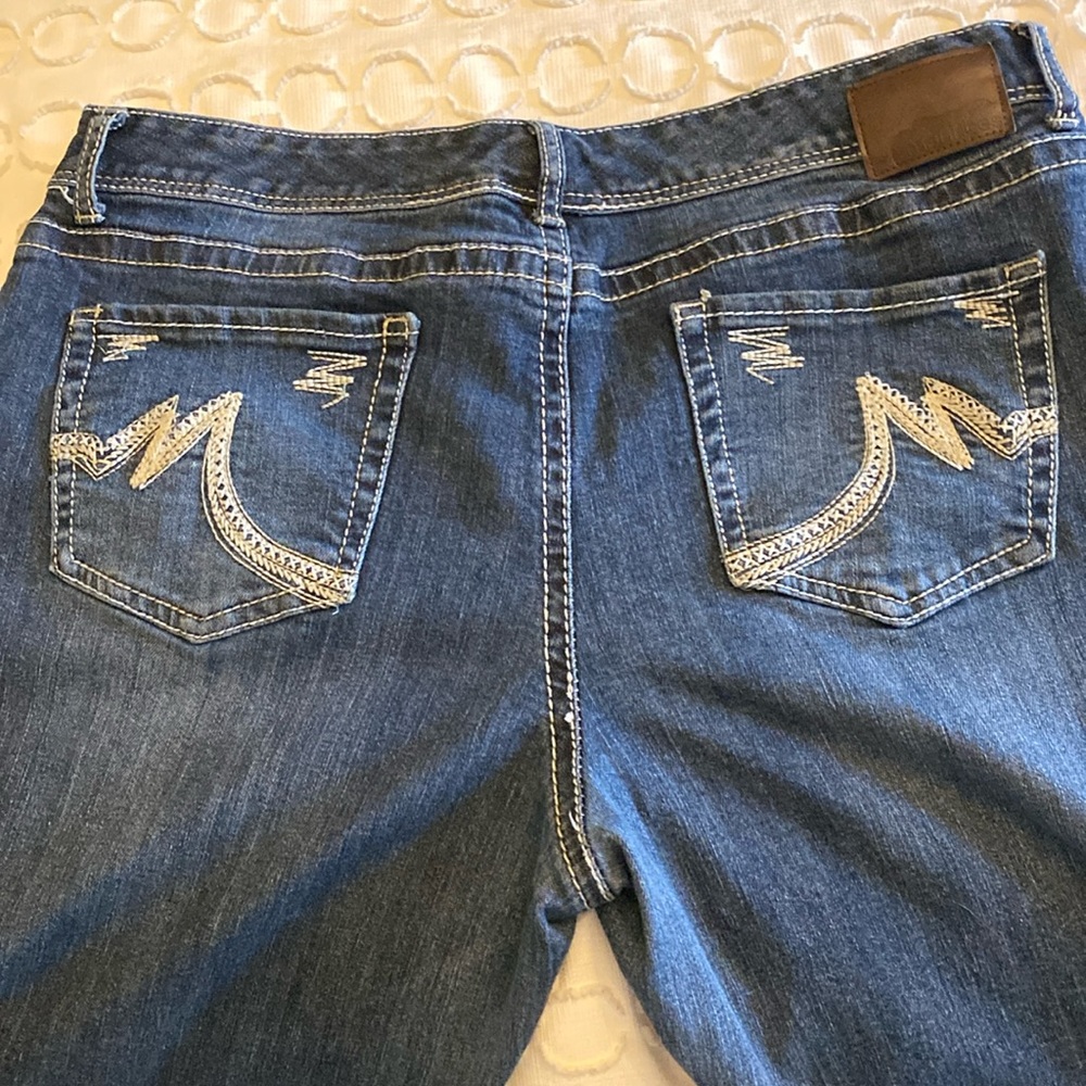 Maurice’s boot cut denim jeans 15/16 short